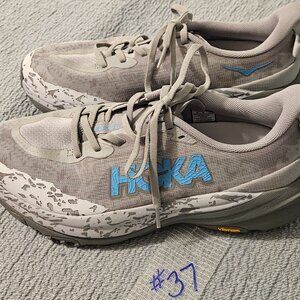 Really cute Hoka womens Speedgoat 6 running shoe